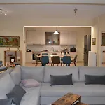 Villa Gravia's *