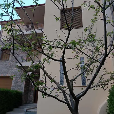 Villa Gravia's Graviá